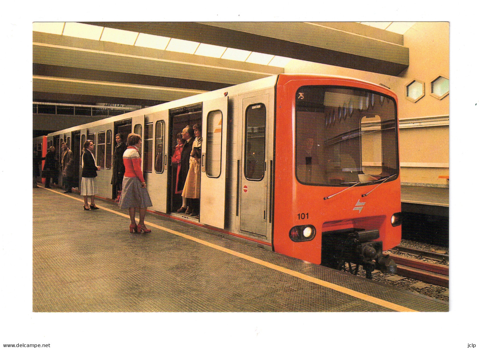 BRUXELLES - BRUSSEL - Rame Métro Dans La Station "Delta". - Transporte Público