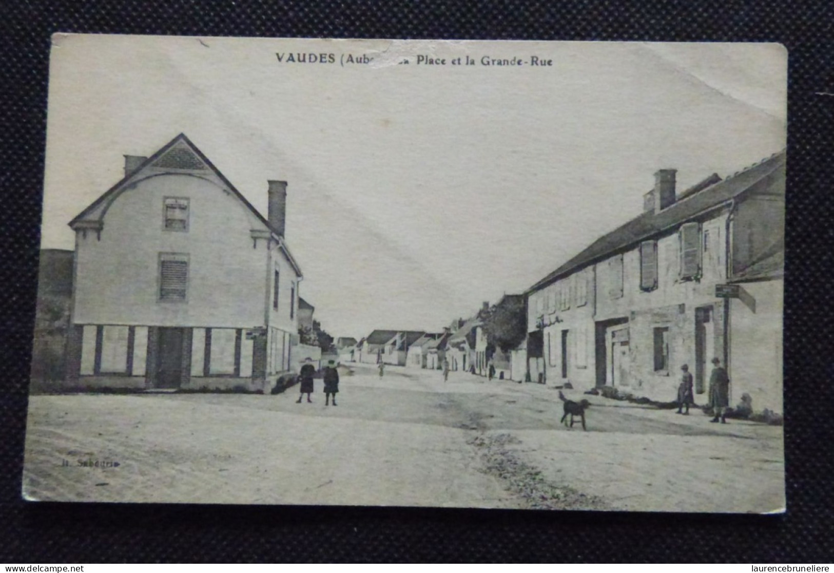 10 - VAUDES (AUBE) - PLACE ET LA GRANDE-RUE - Bar-sur-Seine