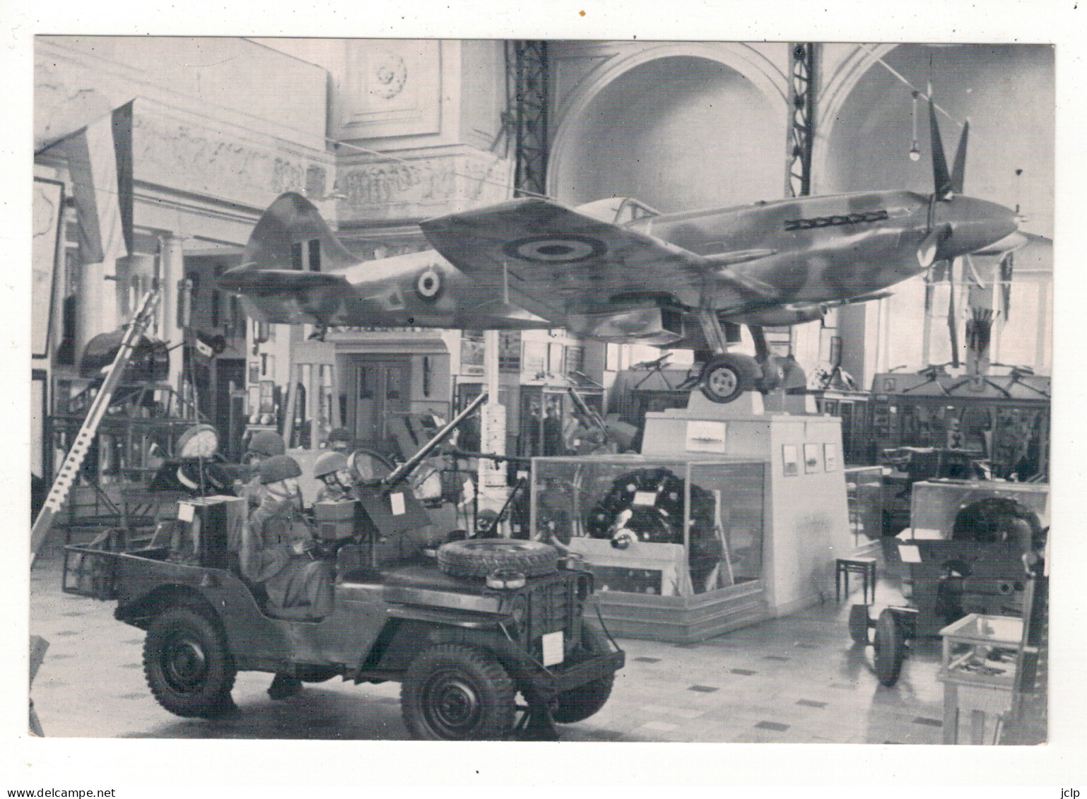 BRUXELLES - BRUSSEL - Musée Royal De L'Armée Et D'Histoire Militaire.  Une Vue De La Salle De La Guerre 1939-1945.. - Musées