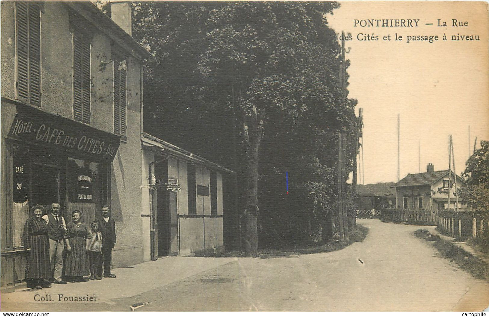 77 - PONTHIERRY - Café Dans La Rue Des Cités Et Passage à Niveau En 1929 - Saint Fargeau Ponthierry