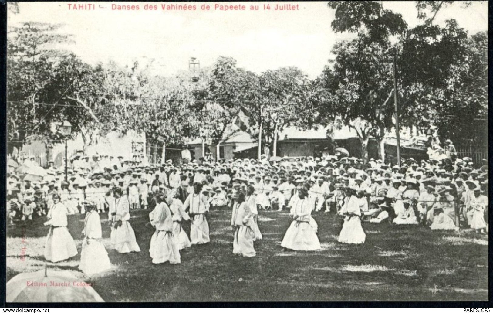 TAHITI - DANSES DES VAHINEES DE PAPEETE AU 14 JUILLET - TRES BELLE - Tahiti