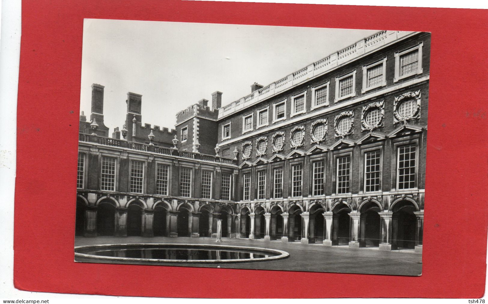 ANGLETERRE---HAMPTON COURT PALACE MIDDLESEX---The Fountain Court--voir 2 Scans - Hampton Court