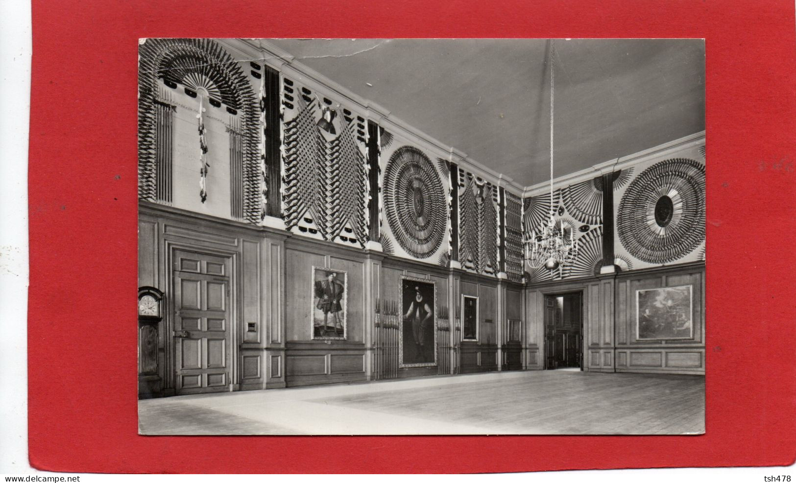 ANGLETERRE---HAMPTON COURT PALACE MIDDLESEX---The King's Guardroom--voir 2 Scans - Hampton Court