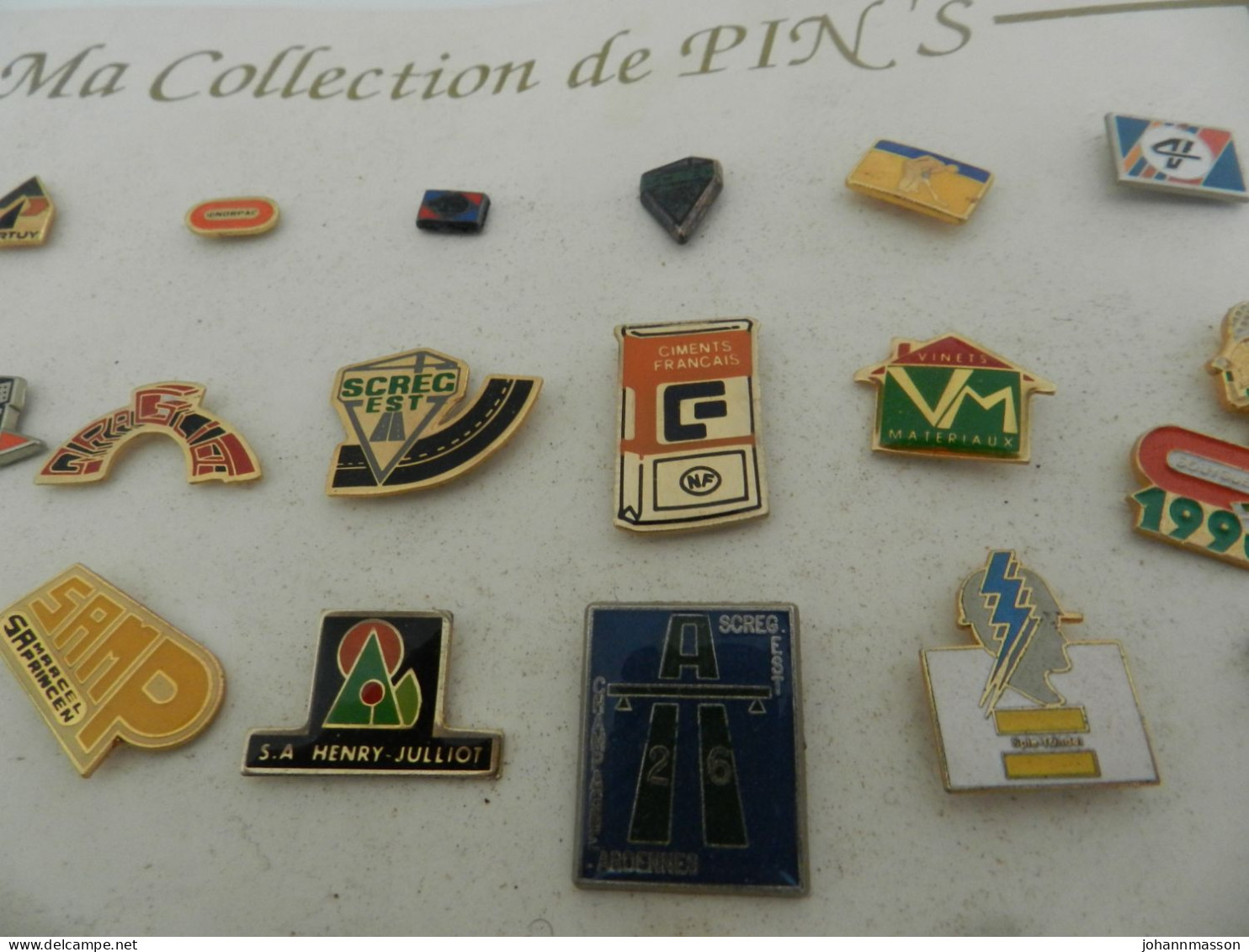 Lot  De  46 Pin ' S  Sur Présentoir   En Carton   Un  Plier ( Gendarmerie National 1791 -1991 ) - Lots