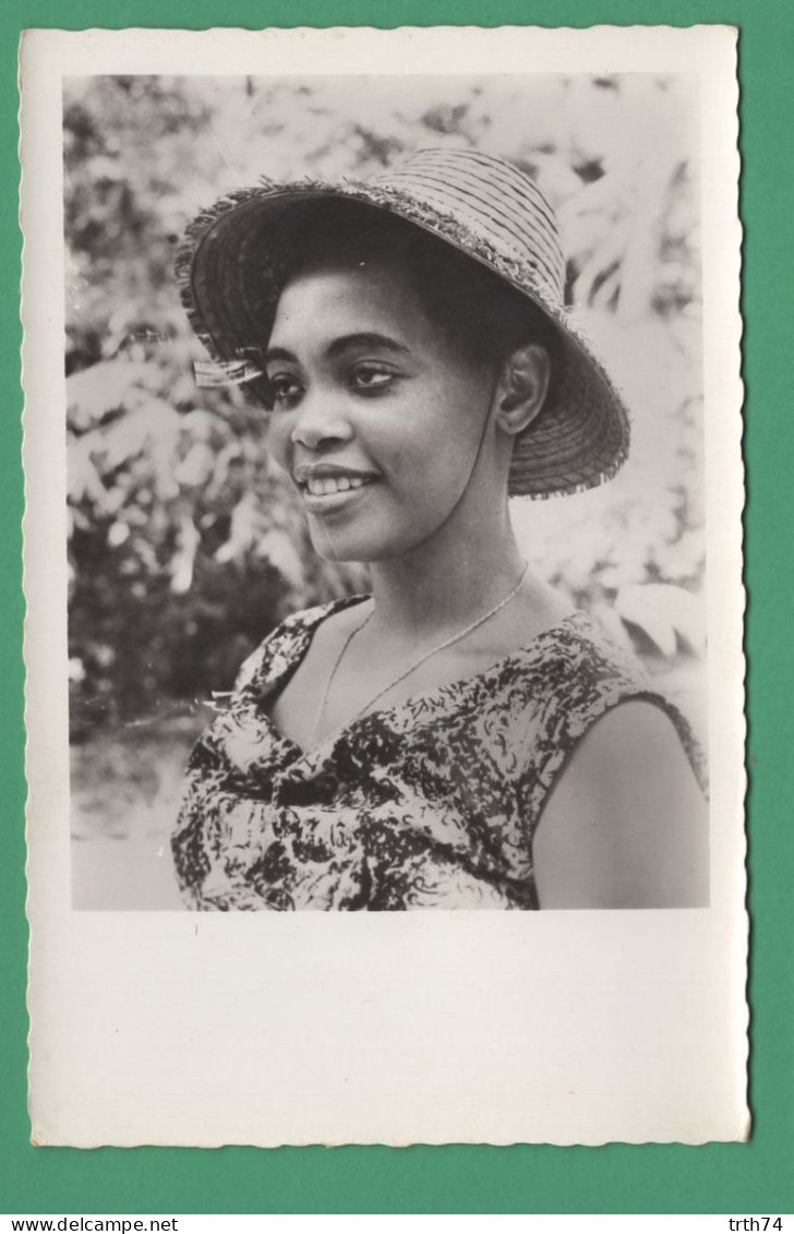 Cameroun L ' Eurafrique Au Cameroun ( Jeune Femme ) Roques CC Marseille Éditeur Maison Jean Bernard St Etienne - Cameroun