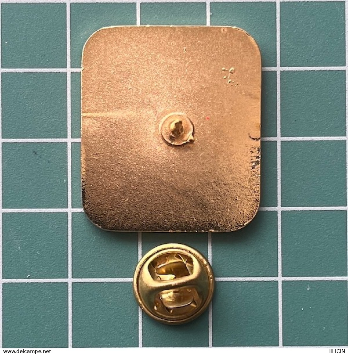 Badge Pin ZN013086 - Automobile Car Racing Formula 1 F1 IndyCar Camel Benetton Team - Automovilismo - F1