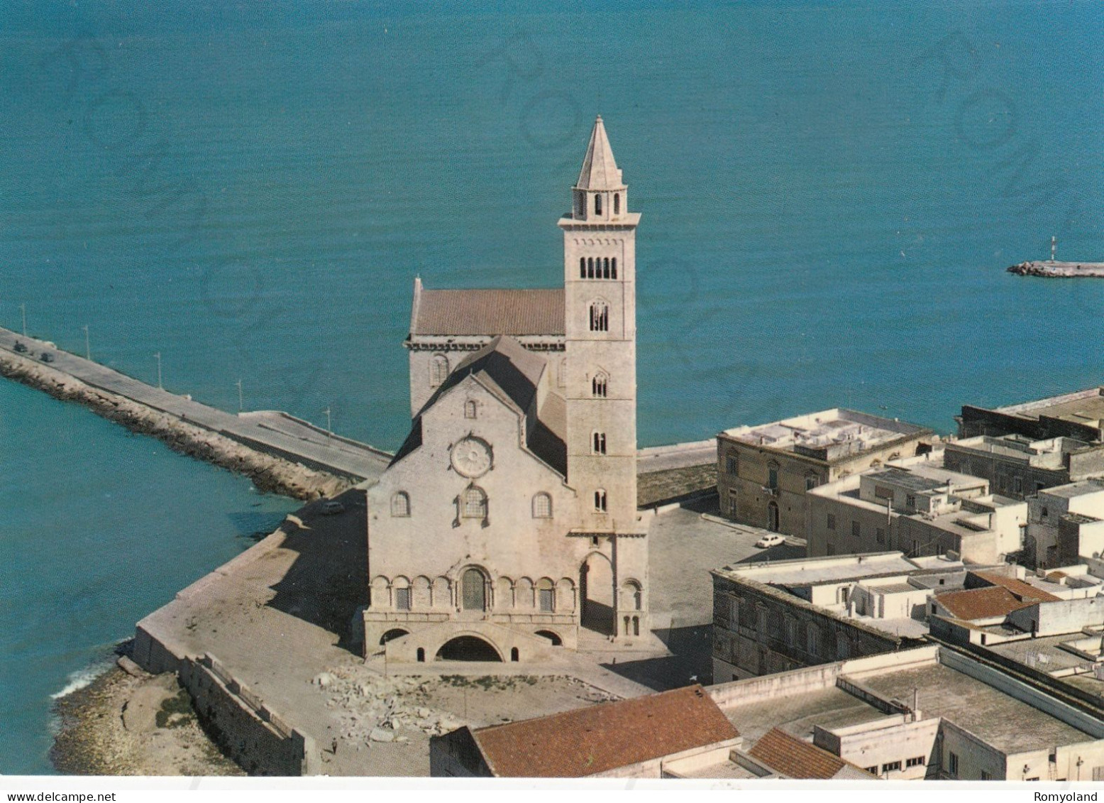 CARTOLINA  TRANI,PUGLIA-LA CATTEDRALE ROMANICA (sec.XII) VISTA DALL'AEREO-STORIA,MEMORIA,CULTURA,RELIGIONE,NON VIAGGIATA - Trani