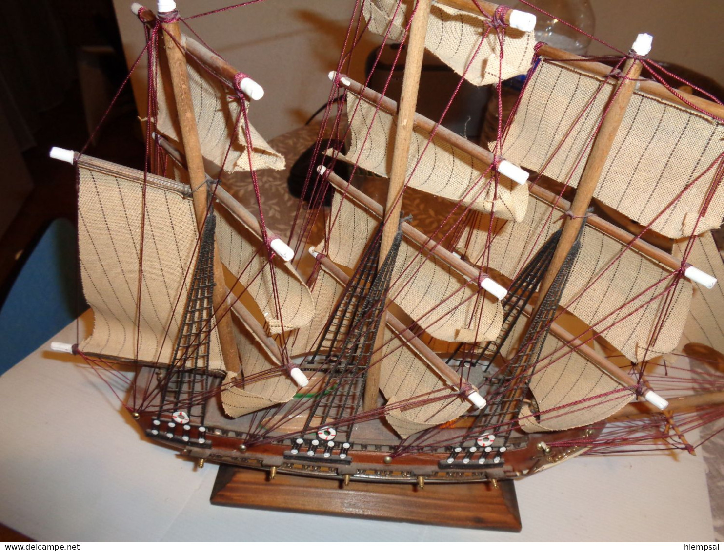 MAQUETTE EN BOIS .  LE BRIGANTIN XVIII  EME - Bâteaux