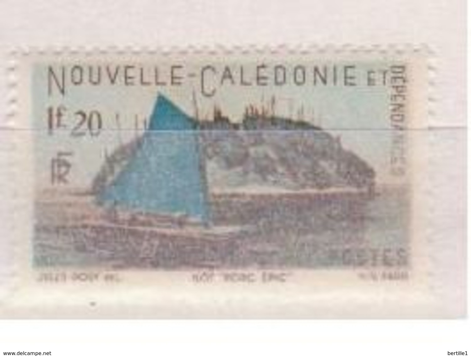 NOUVELLE CALEDONIE      N°  YVERT  266  NEUF AVEC CHARNIERES      ( CHAR   03/49 ) - Nuevos