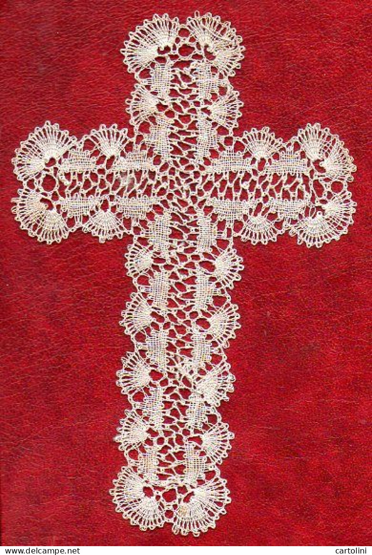 Kanten Kruisje Crucifix Croix In  Kant Dentelle Lace Handmade Handwerk Formaat 14.50x9.50cm - Andere & Zonder Classificatie
