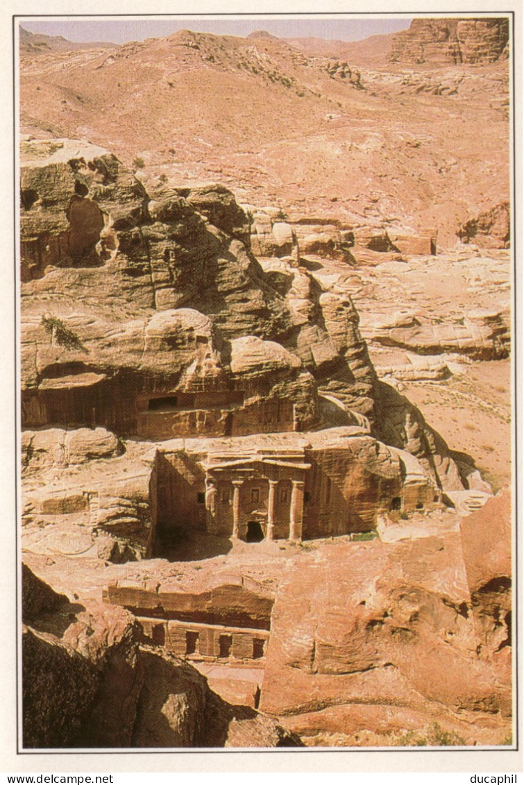 JORDANIE - Au Sud Du Dejbel El Chara La Montagne De Roche Rose A Engendré Avec Bonheur La Ville De Pétra. - Jordanie