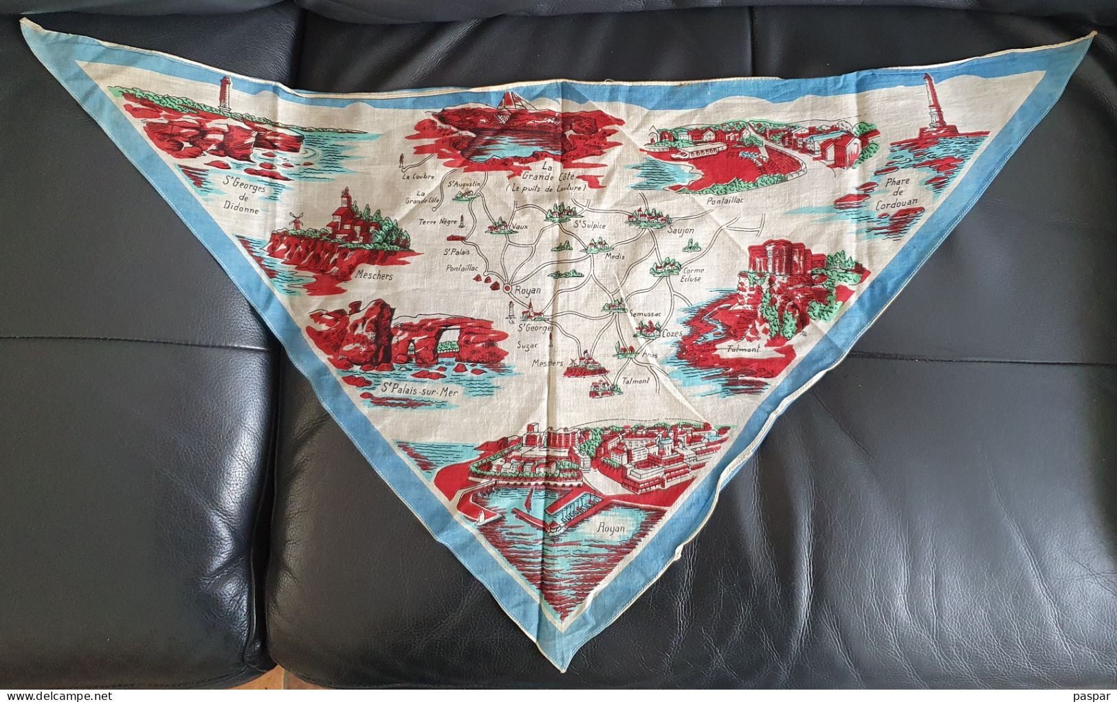 Ancien Foulard En Tissu Thème Charent Maritime Royan St Palais St Georges De Didonne - Hoofddoeken En Sjaals