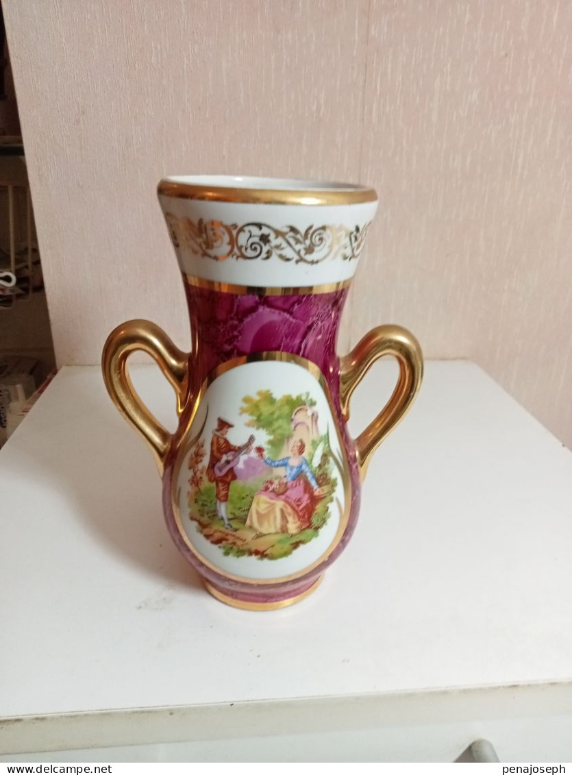 Vase Ancien Hauteur 17cm X 12 Cm Signé Limoges - Vazen