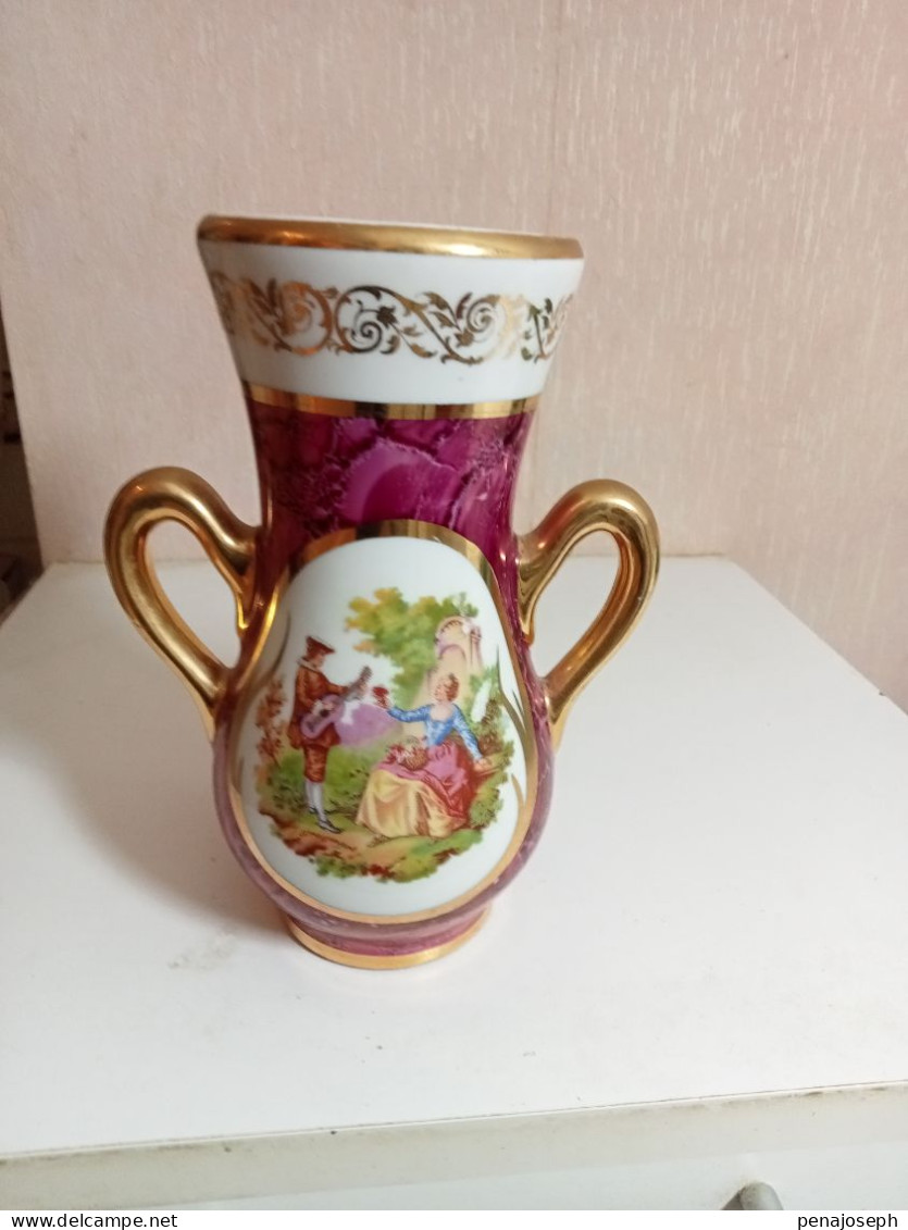 Vase Ancien Hauteur 17cm X 12 Cm Signé Limoges - Vazen