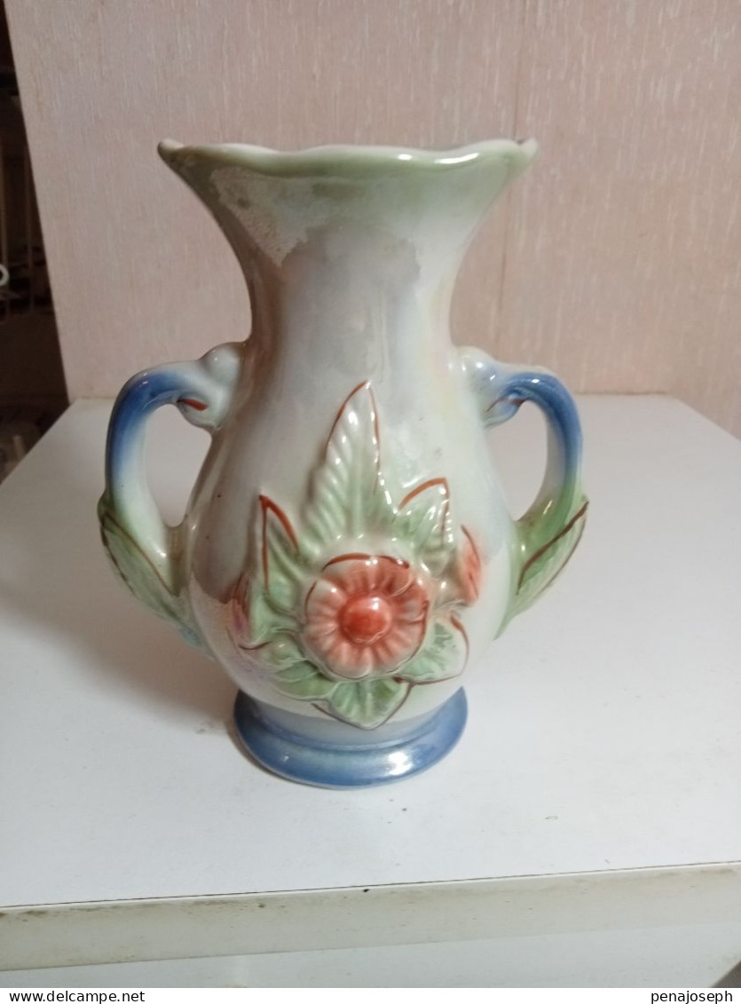 Vase Ancien En Porcelaine Hauteur 13,5cm X 11 Cm Signé Brasil - Vasen