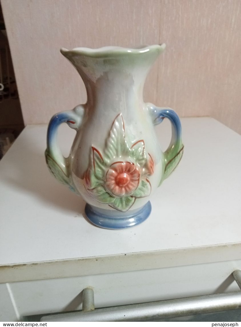 vase ancien en porcelaine hauteur 13,5cm x 11 cm signé brasil