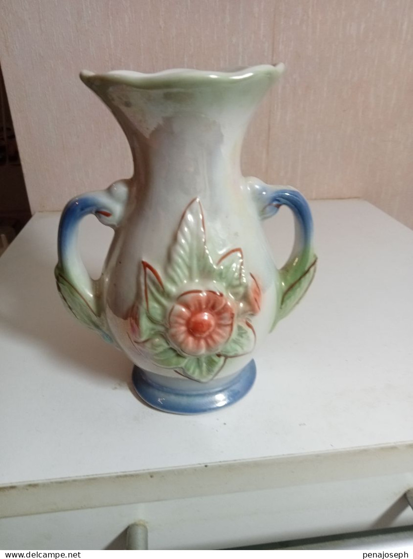 vase ancien en porcelaine hauteur 13,5cm x 11 cm signé brasil