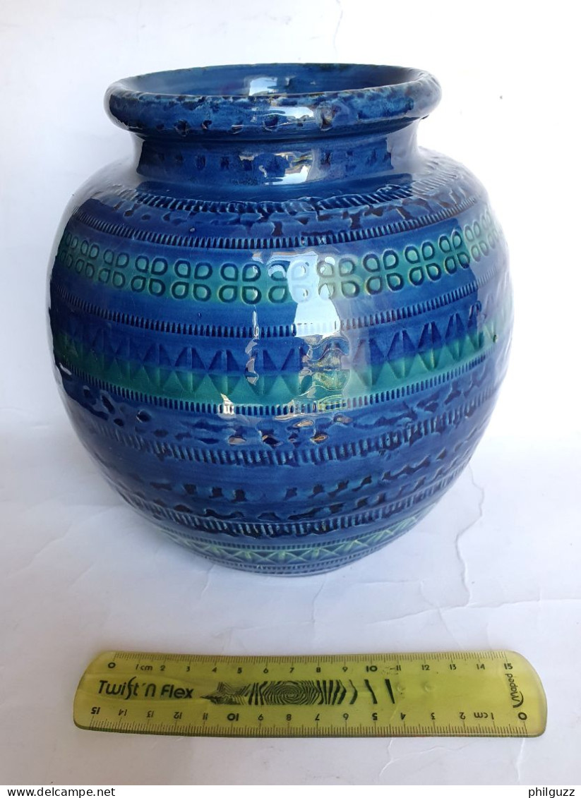 Vase En Céramique émaillée Bleue à Motifs Géométriques Aldo Londi Pour Bitossi Italie Années 60. - Vazen