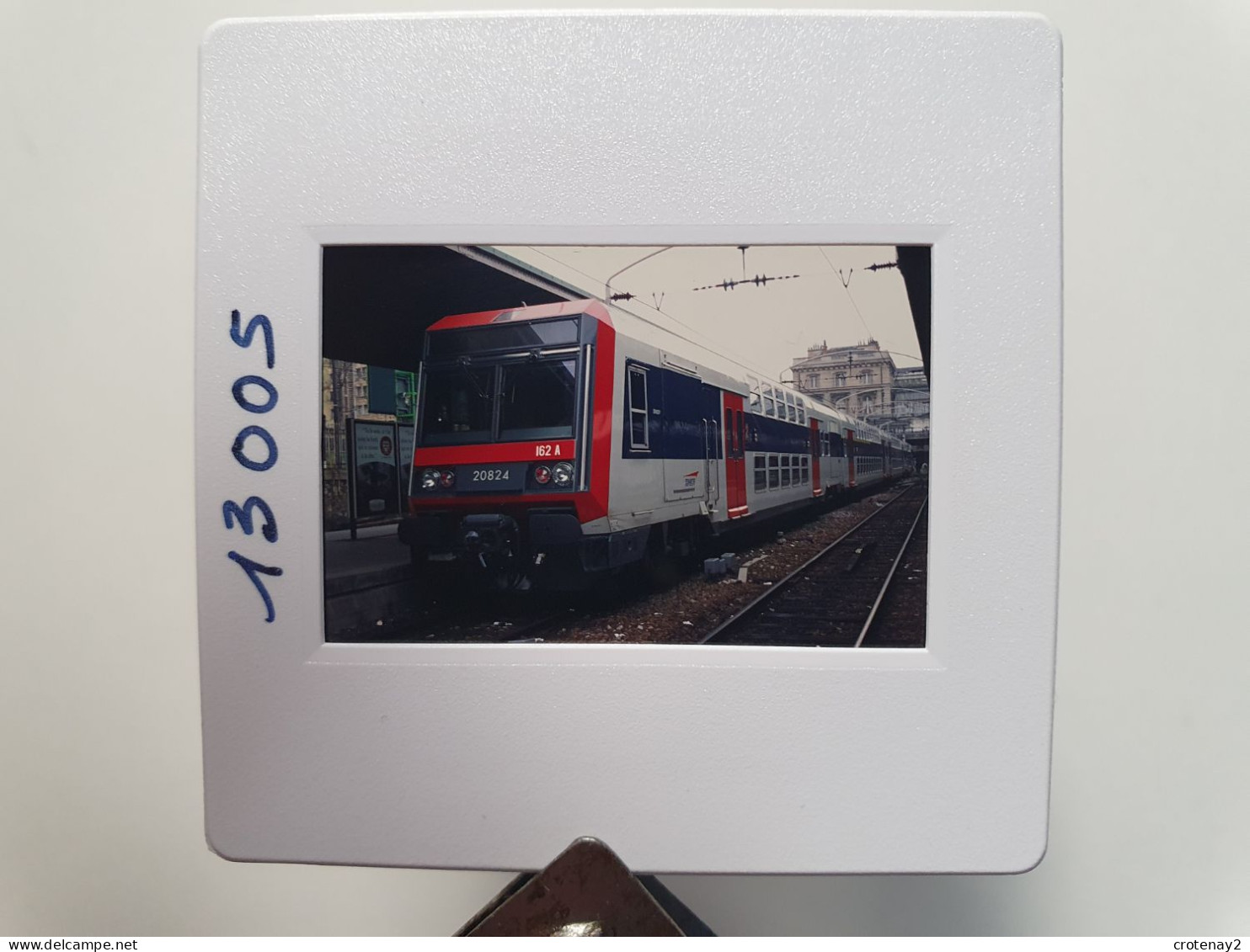 Photo Diapo Diapositive Slide Train Rame Banlieue SNCF Z2N N°20824 Le 25/03/1996 VOIR ZOOM - Diapositives