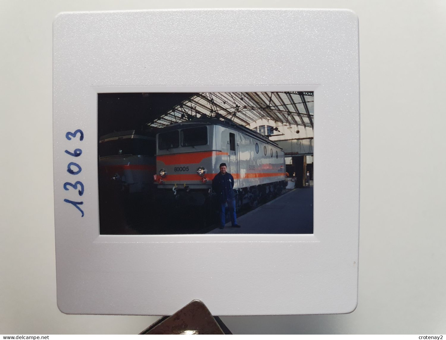 Photo Diapo Diapositive Slide Train Wagon Locomotive SNCF BB 80005 PARIS AUSTERLITZ Le 03/05/1996 VOIR ZOOM - Diapositives