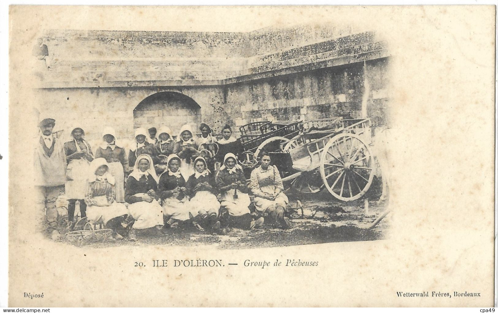 17    ILE - D ' OLERON    GROUPE  DE  PECHEUSES - Ile D'Oléron