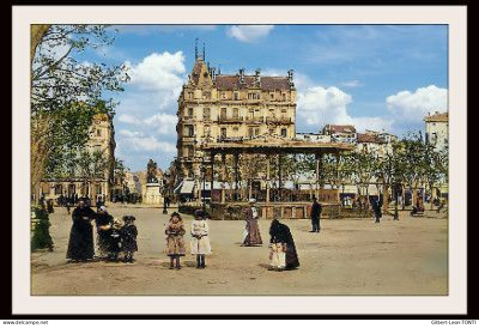 Béziers Place De La Citadelle Aujourd'hui Jean Jaurès Photo Vers 1900 Colorisée Format 28*19 Cm - Europa
