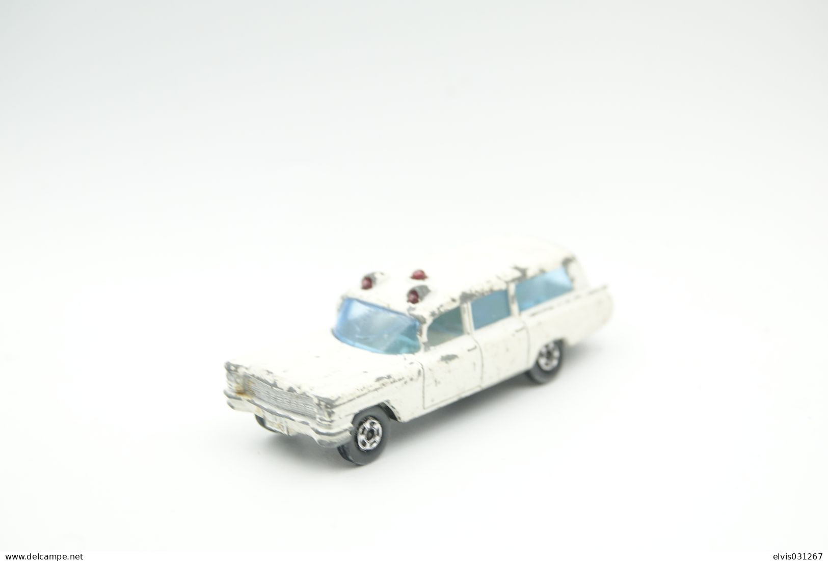 Matchbox Lesney MB54A2 S&S CADILAC AMBULANCE - Regular Wheels, Issued 1960, Scale : 1/64 - Lesney