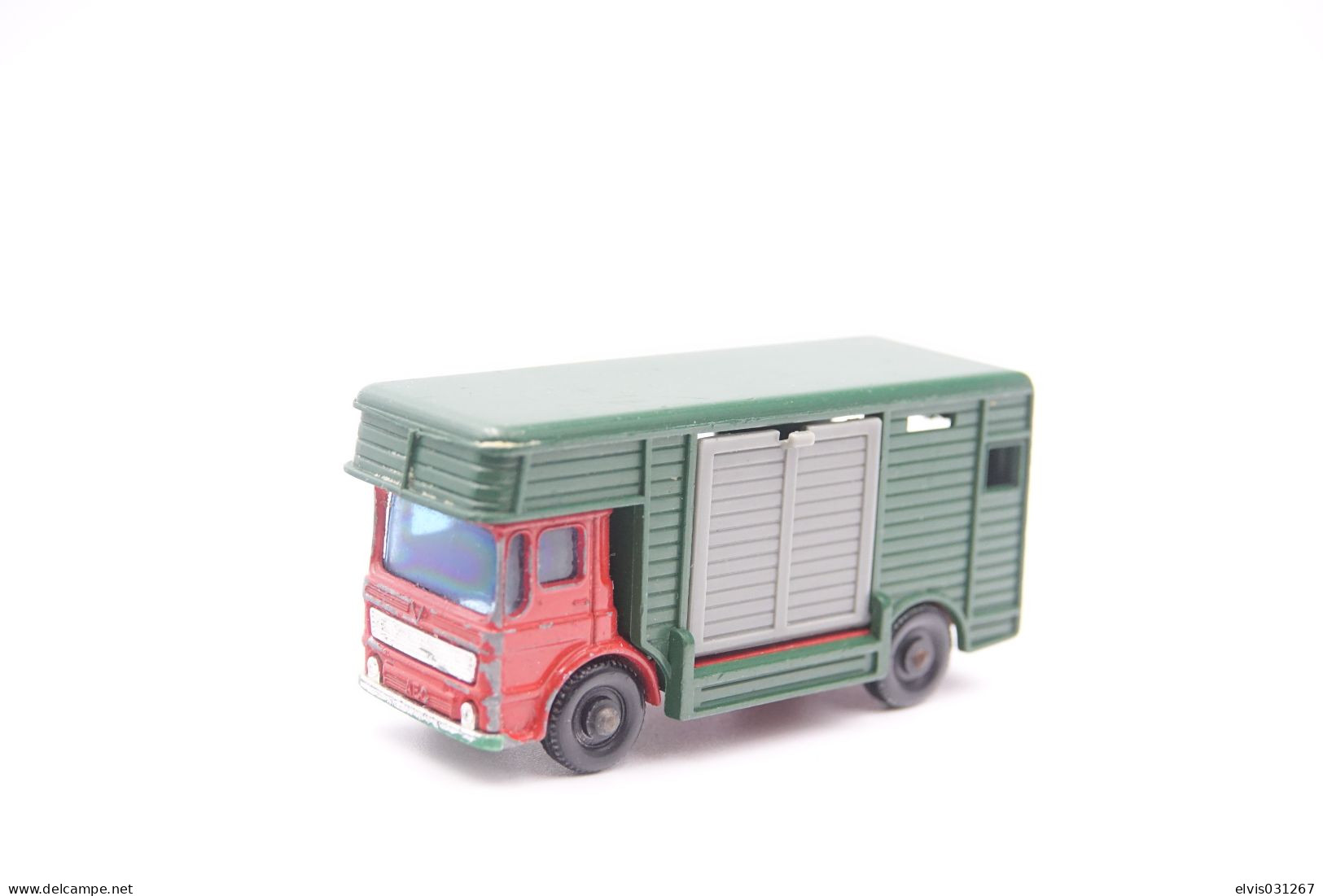 Matchbox Lesney 17E Horse Box - Regular Wheels, Issued 1969 - Lesney