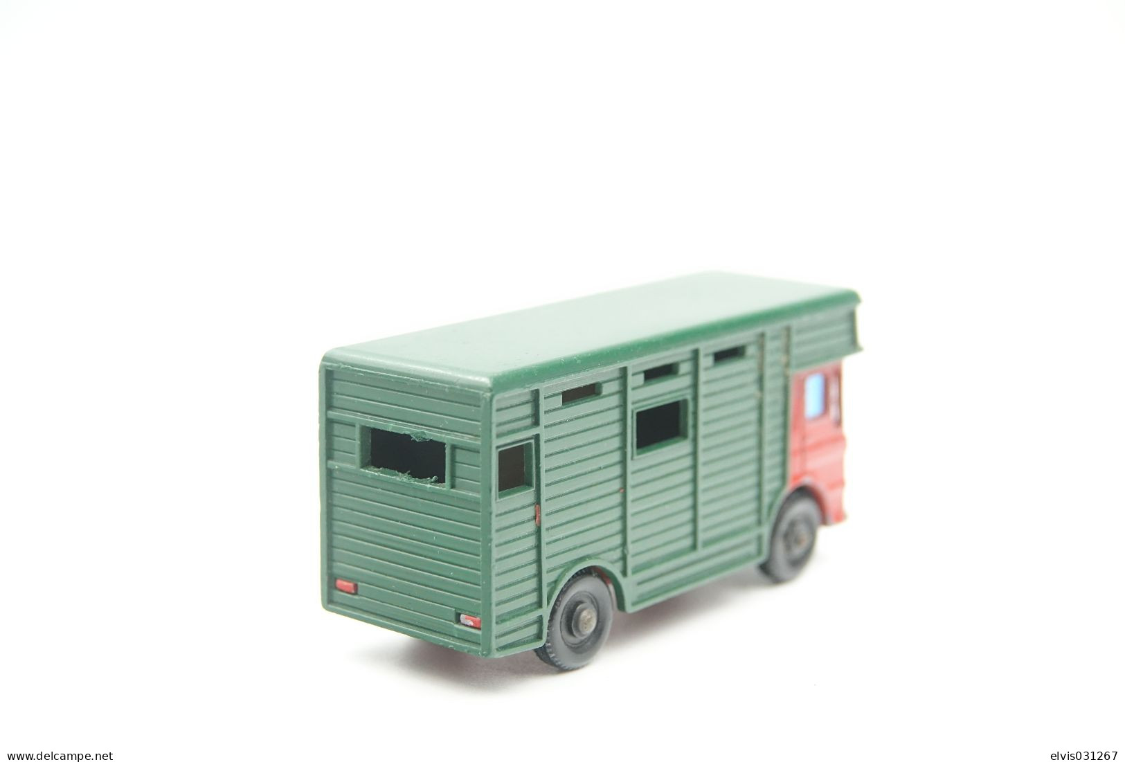 Matchbox Lesney 17E Horse Box - Regular Wheels, Issued 1969 - Lesney