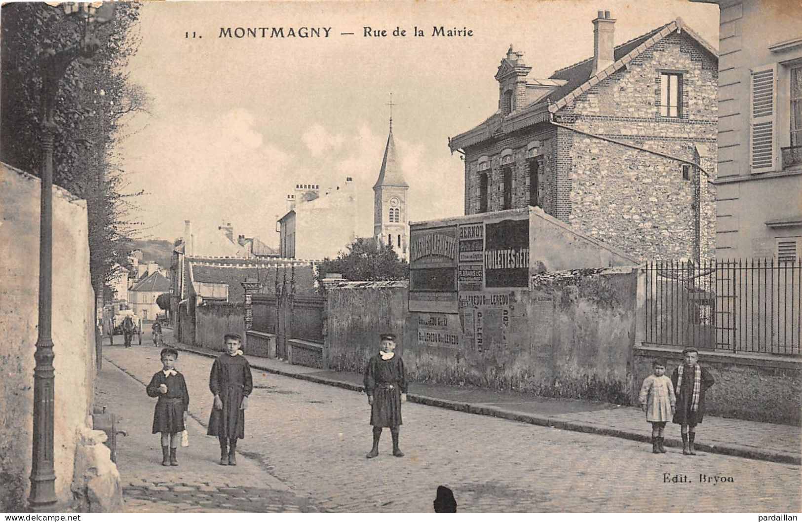 95. MONTMAGNY. RUE DE LA MAIRIE.  GROS PLAN.  ANIMATION. ENFANTS. 1911 - Montmagny