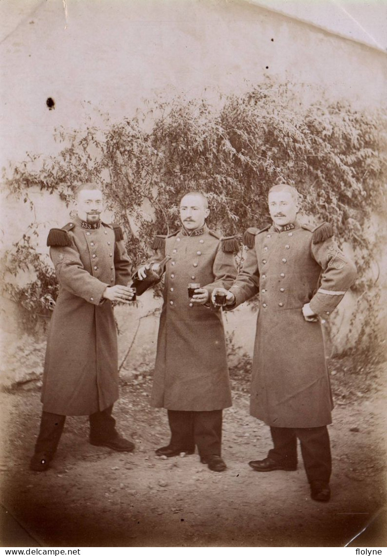 Belley - Militaria - Photo Albuminée 1900 - Groupe De Militaires Soldats Du 133ème Régiment D'infanterie Buvant Du Vin - Belley