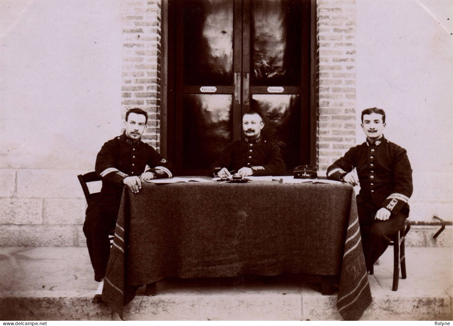 Belley - Militaria - Photo Albuminée 1900 - Groupe De Militaires Soldats Du 133ème Régiment D'infanterie à La Caserne - Belley