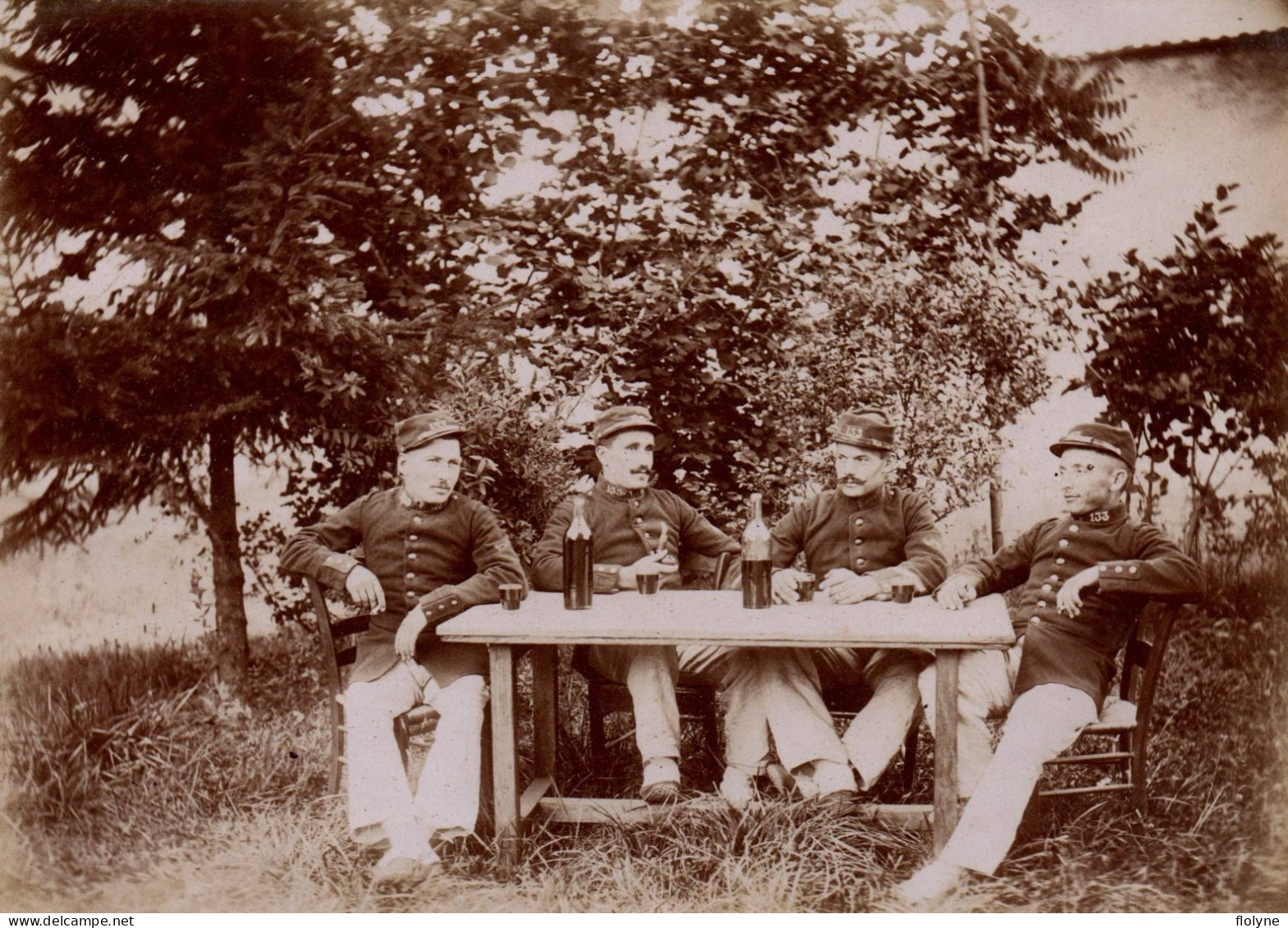 Belley - Militaria - Photo Albuminée 1900 - Groupe De Militaires Du 133ème Régiment D'infanterie Buvant Du Vin - Belley