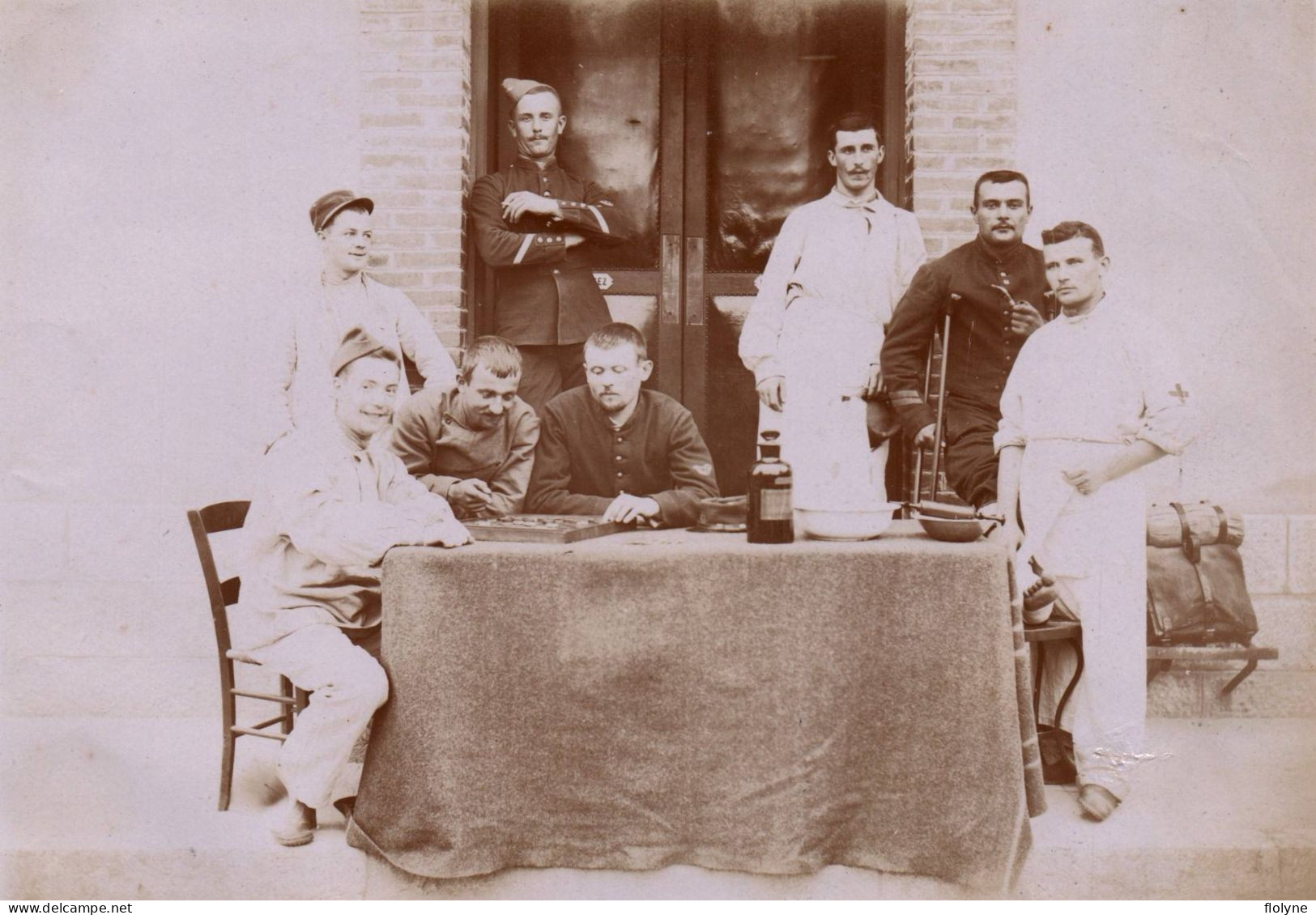 Belley - Militaria - Photo Albuminée 1900 - Groupe Militaires Du 133ème Régiment D'infanterie Jouant Aux Dames - Blessés - Belley