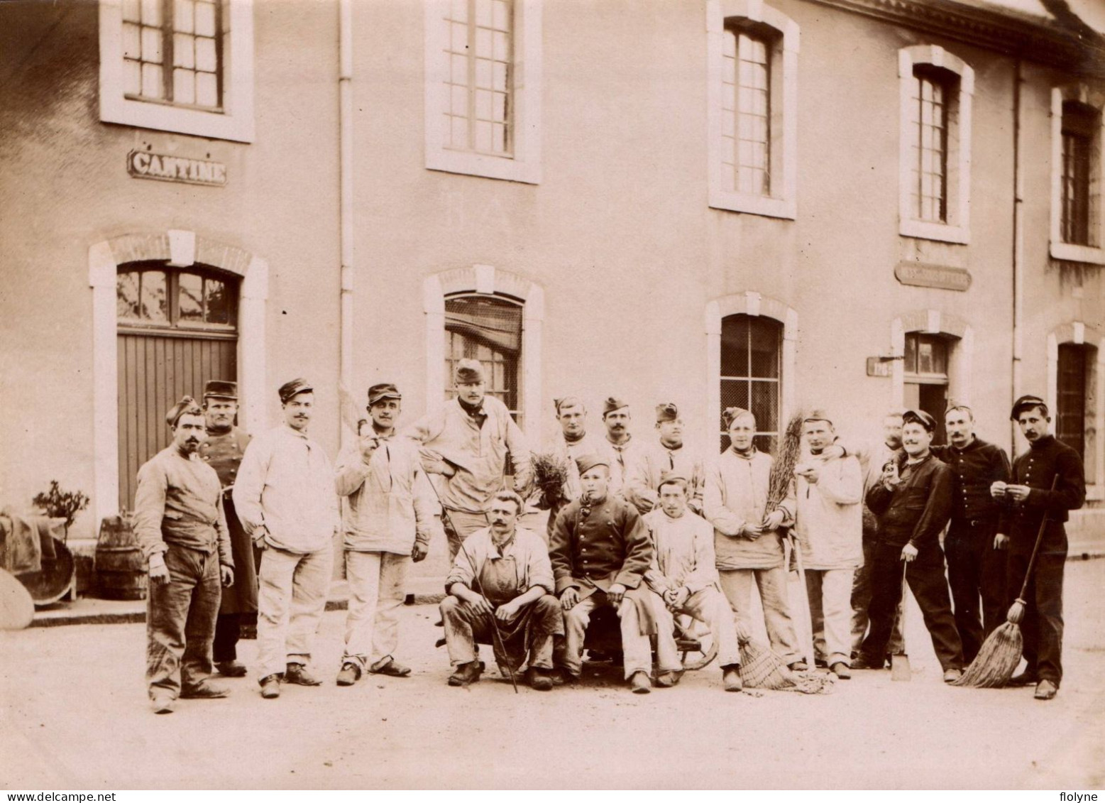 Belley - Militaria - Photo Albuminée 1900 - Militaires Soldats Du 133ème Régiment D'infanterie Dans La Caserne - Belley