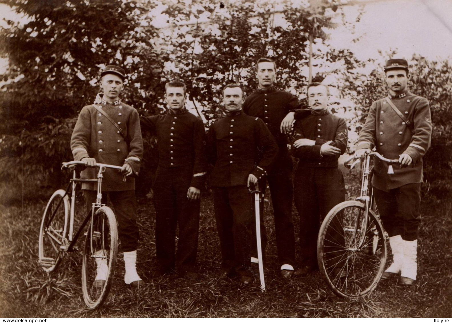 Belley - Militaria - Photo Albuminée 1900 - Groupe De Militaires Soldats Du 133ème Régiment D'infanterie Et Vélos - Belley