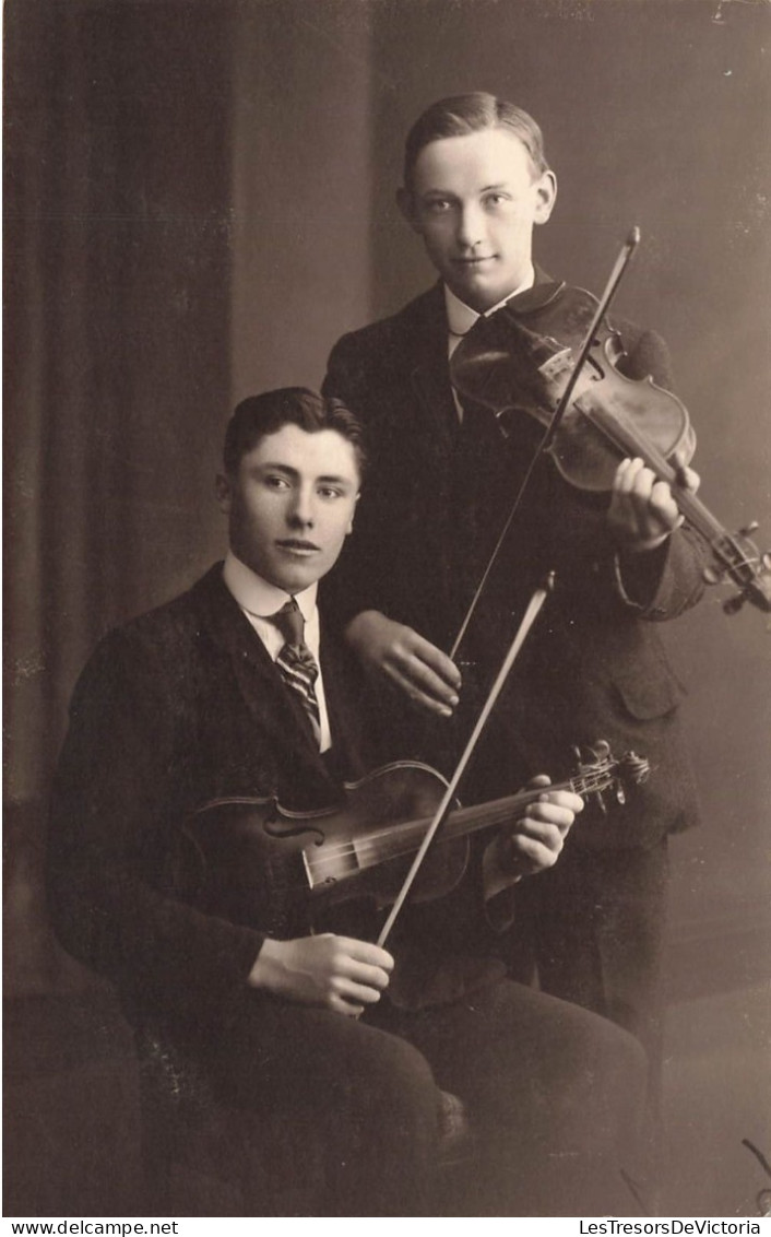 FANTAISIES - Hommes - Deux Violonistes  - Carte Postale Ancienne - Men