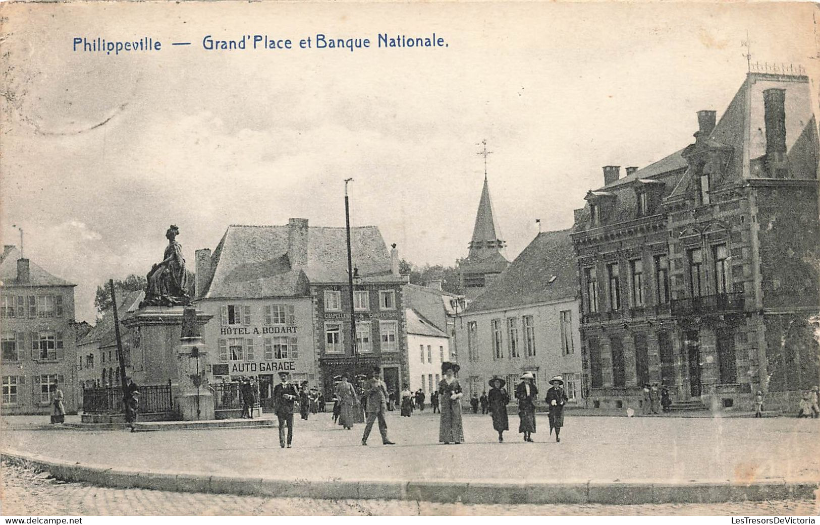 BELGIQUE - Philippeville - Grand'Place Et Banque Nationale - Carte Postale Ancienne - Philippeville