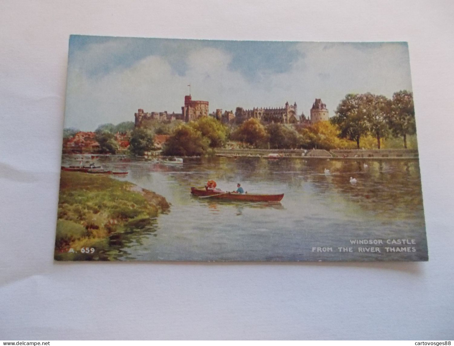 WINDSOR CASTLE  FROM THE RIVER THAMES ( ENGLAND ANGLETERRE )  ANIMEES  CANOTAGE BARQUES CPA COLORISER - Windsor Castle