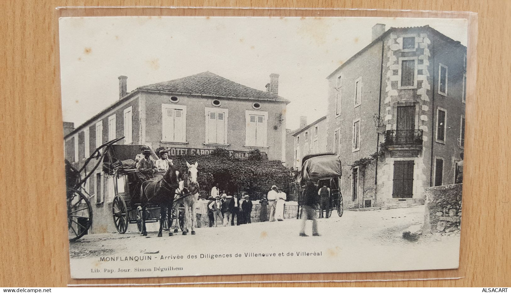 Monflanquin , Arrivée Des Diligences De Villeneuve Et De Villeréal  , Dos 1900 - Monflanquin