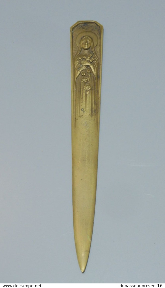 -ANCIEN OUVRE LETTRES En BRONZE Avec La Sainte Vierge En Haut Religion   E - Letter-opener