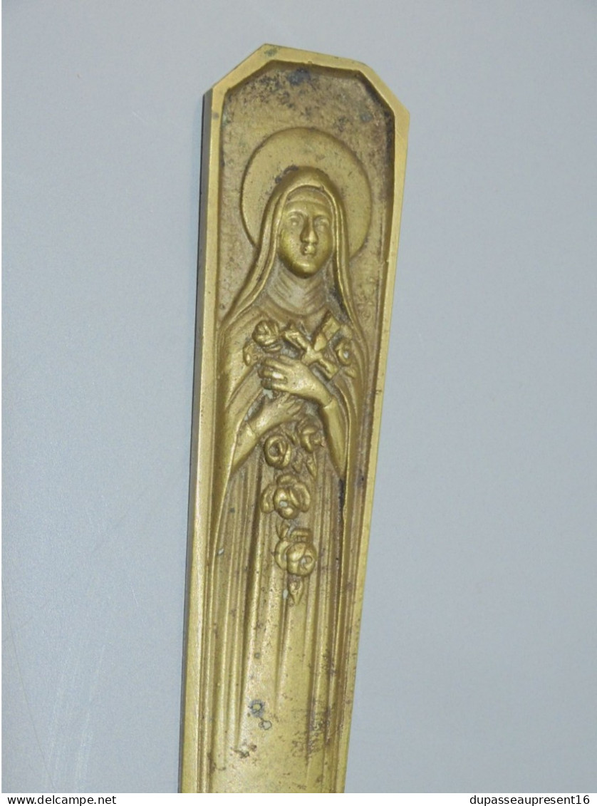 -ANCIEN OUVRE LETTRES en BRONZE avec La Sainte Vierge en Haut Religion   E