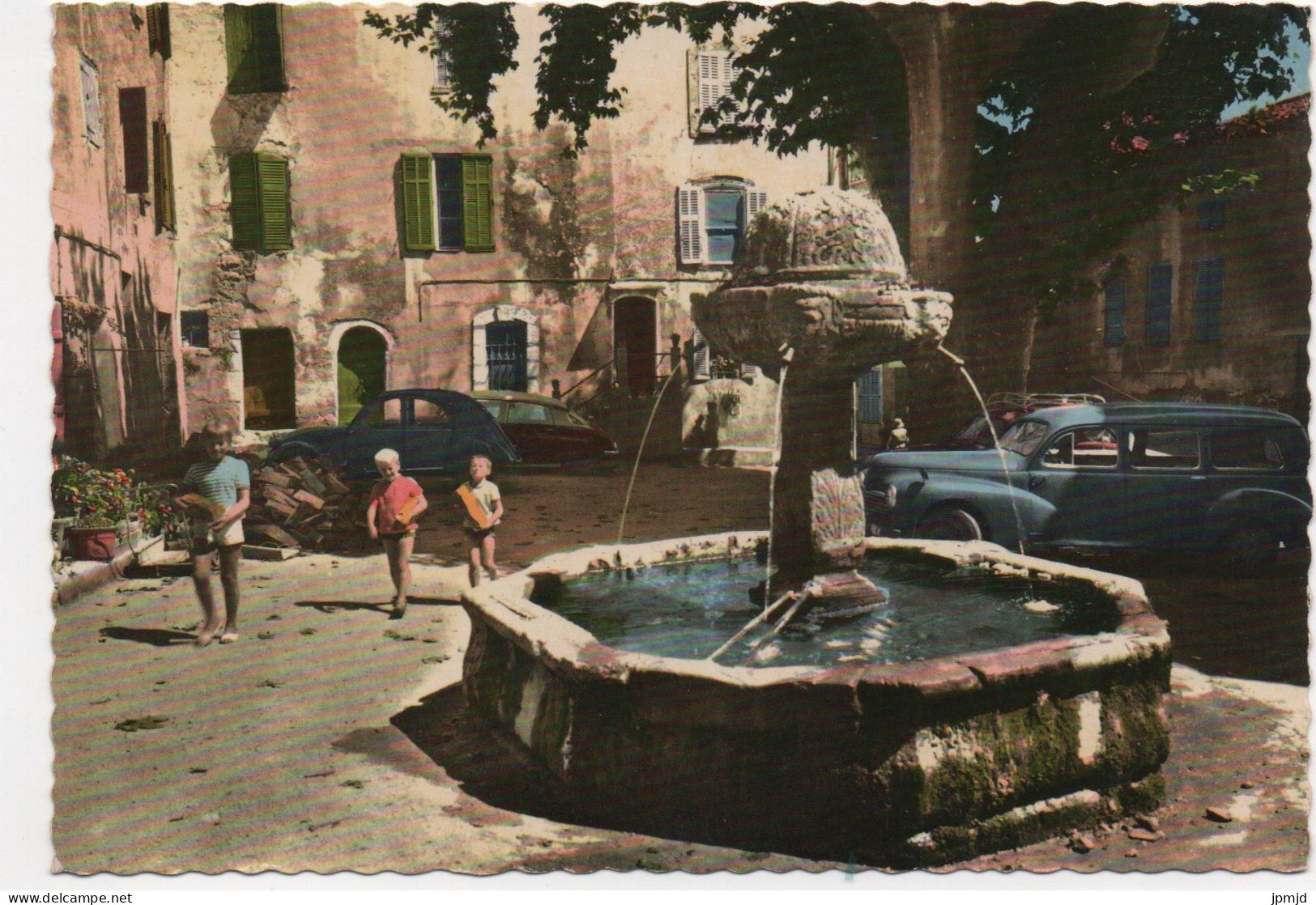 83 - SALERNES - Fontaine De La Révolution -  Ed. GAI SOLEIL N° 417 - Peugeot 203 Break - Salernes
