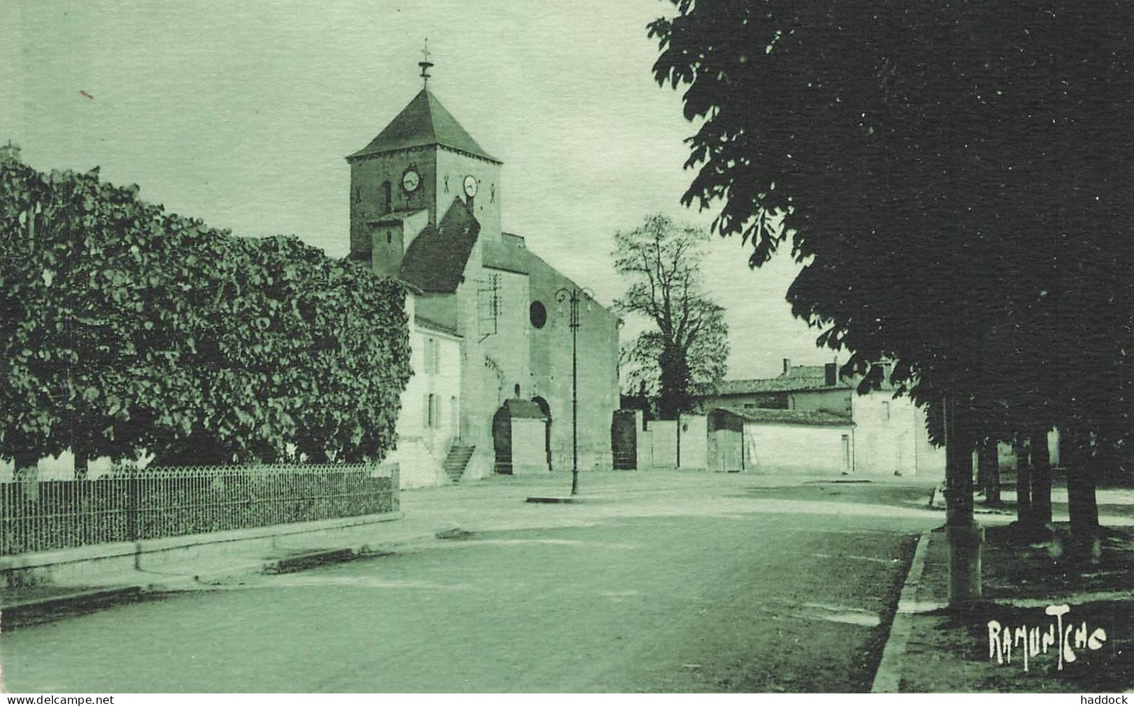 MAUZE : EGLISE A TRIPLE NEF ROMANE (XIIe S.) - Mauze Sur Le Mignon