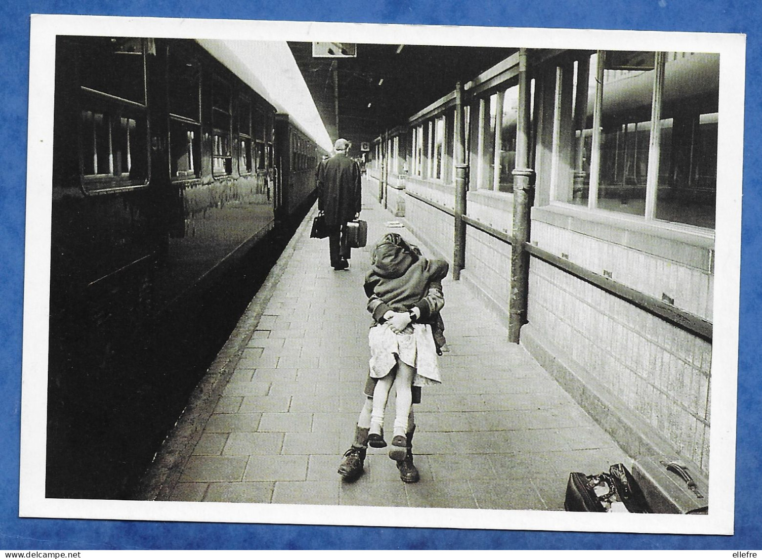 CPM Secours Populaire Français Voeux Photographiques Bruxelles Gare Du Midi 1979 Photo Eeckhoudt Quai Enfants - Public Transport (surface)