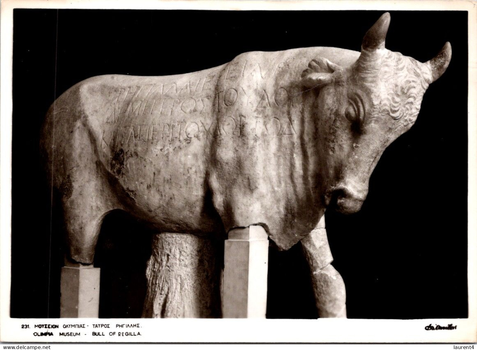 7-11-2023 (1 V 33) Greece - Art Statue - B/w - Bull / Taureaux - Taureaux