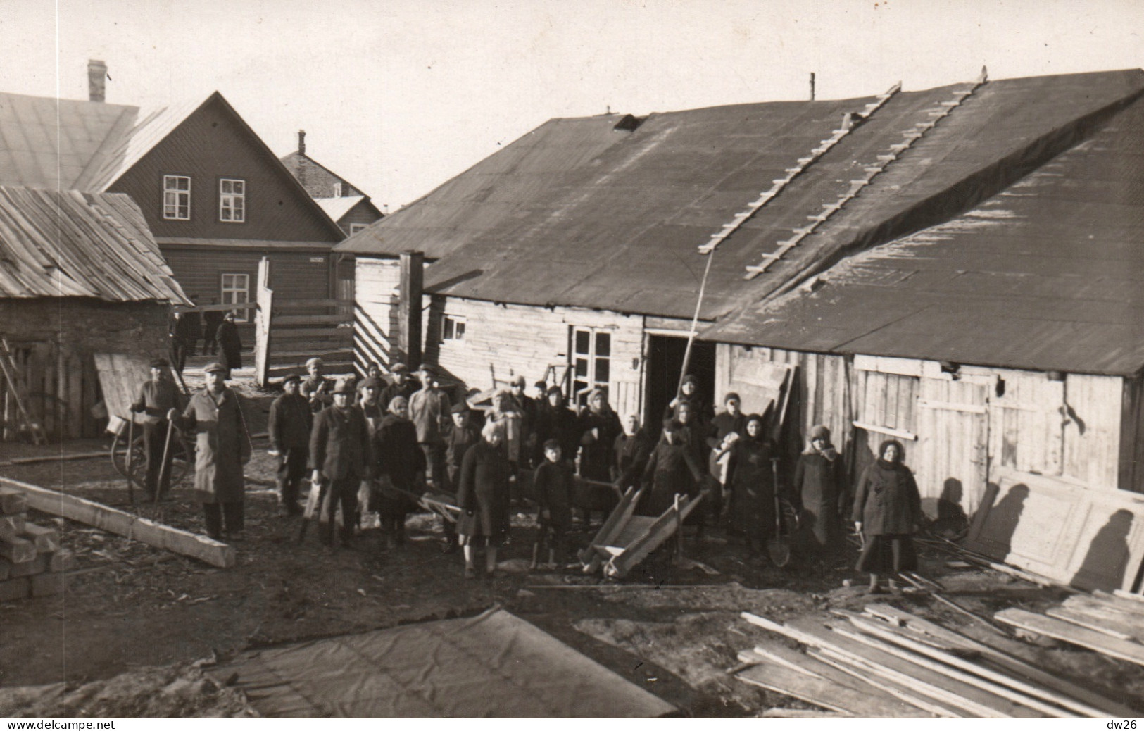 Estonie - Eesti: Talgud Külas Rahva Kogunemine Hoovis (Ferme Dans Le Village, Rassemblement) - Estland