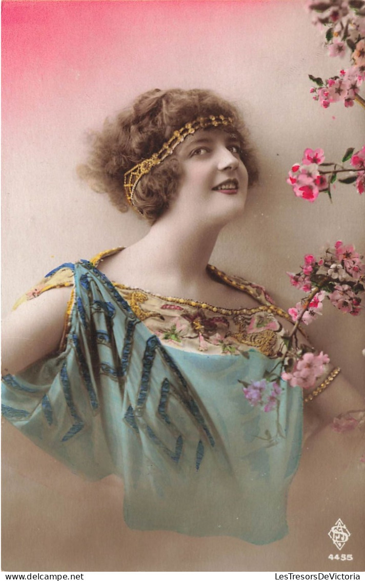 MODE - Femme Déguisée En Déesse Grecque - Bandeau Doré - Toge - Colorisé - Carte Postale Ancienne - Mode