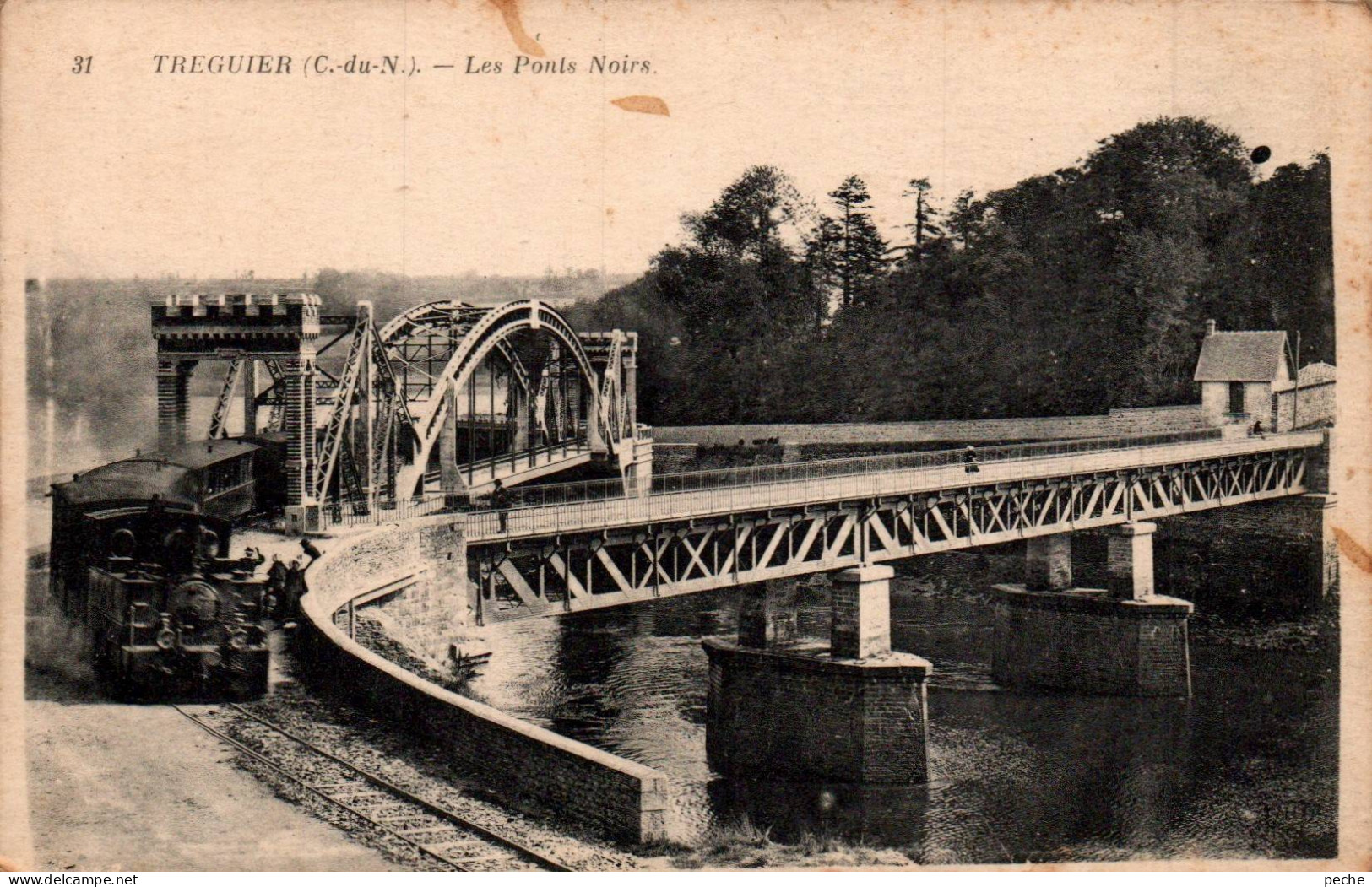 N°115921 -cpa Treguier -les Ponts Noirs Avec Train - Obras De Arte