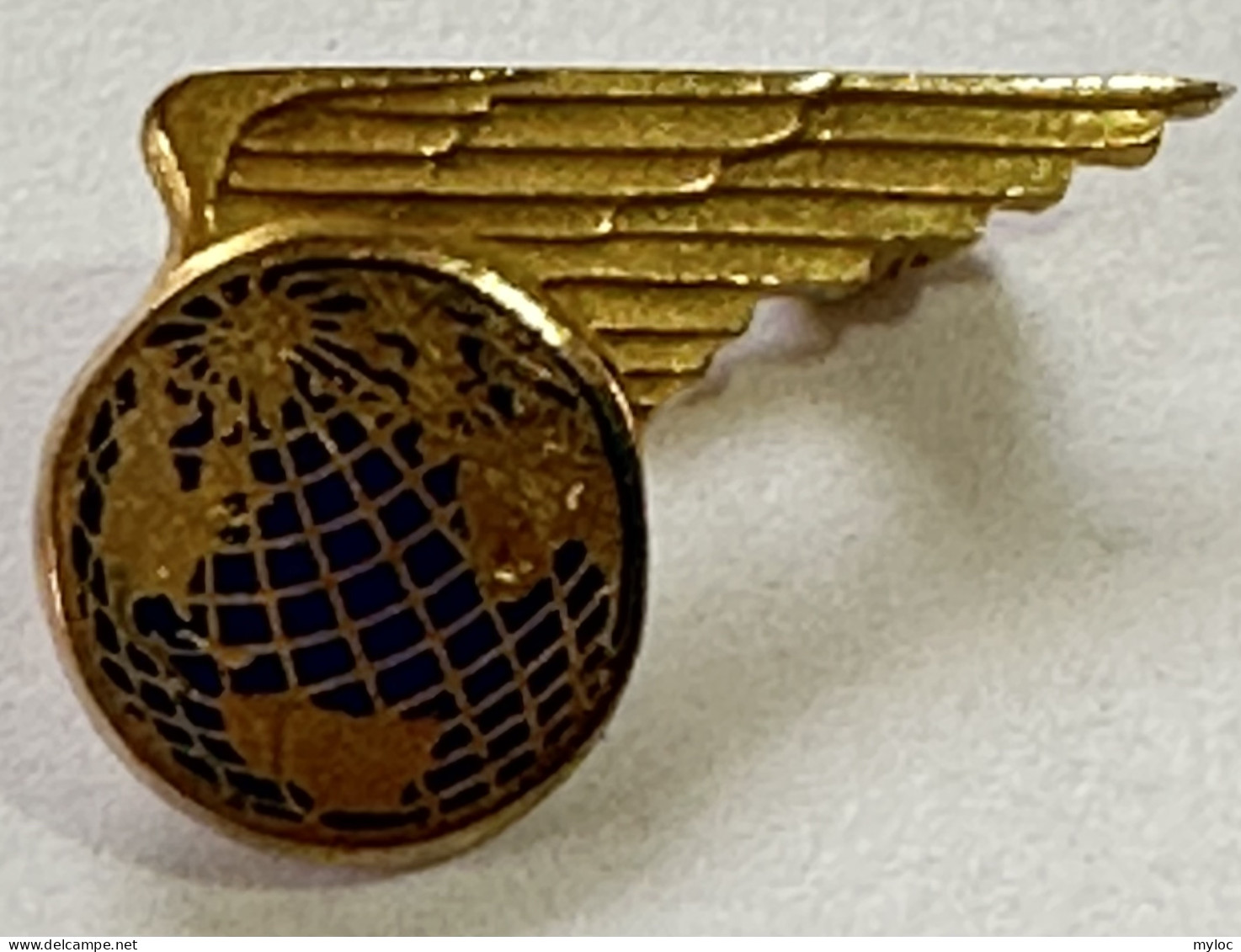 Pan American Airlines. Pan Am. Broche D'employé En Or 10k.   3 à 5 Ans De Service. A Partir De 1935. By Balfour - Personeelsbadges